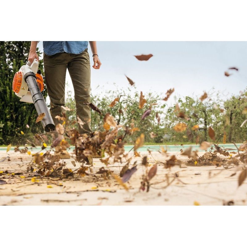 Бензинов  уред за обдухване STIHL BG 56, 27.2 см&sup3;, 560 м&sup3;/ч, 4.1 кг + Моторно масло HP 1 л.